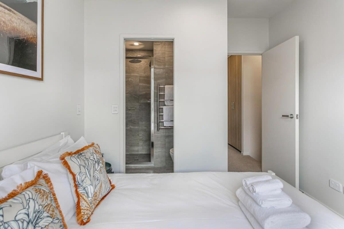 Fresh & Sleek Grey Lynn Unit With Private Patio Apartment Оукланд Екстериор снимка