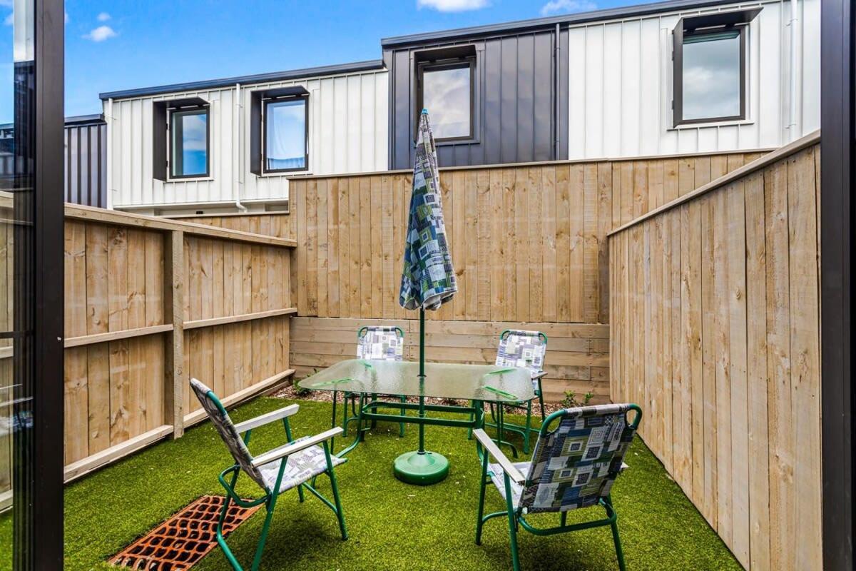 Fresh & Sleek Grey Lynn Unit With Private Patio Apartment Оукланд Екстериор снимка