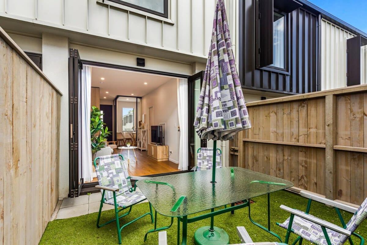 Fresh & Sleek Grey Lynn Unit With Private Patio Apartment Оукланд Екстериор снимка